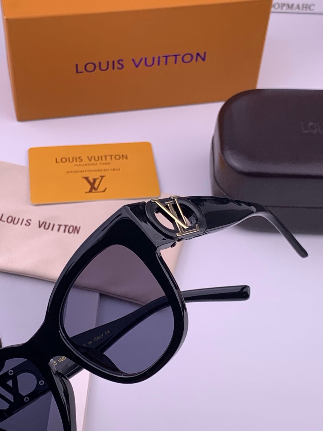 Louis Vuitton L07002 Square Black Lens Sunglasses for Women - 398115 - detail image 3