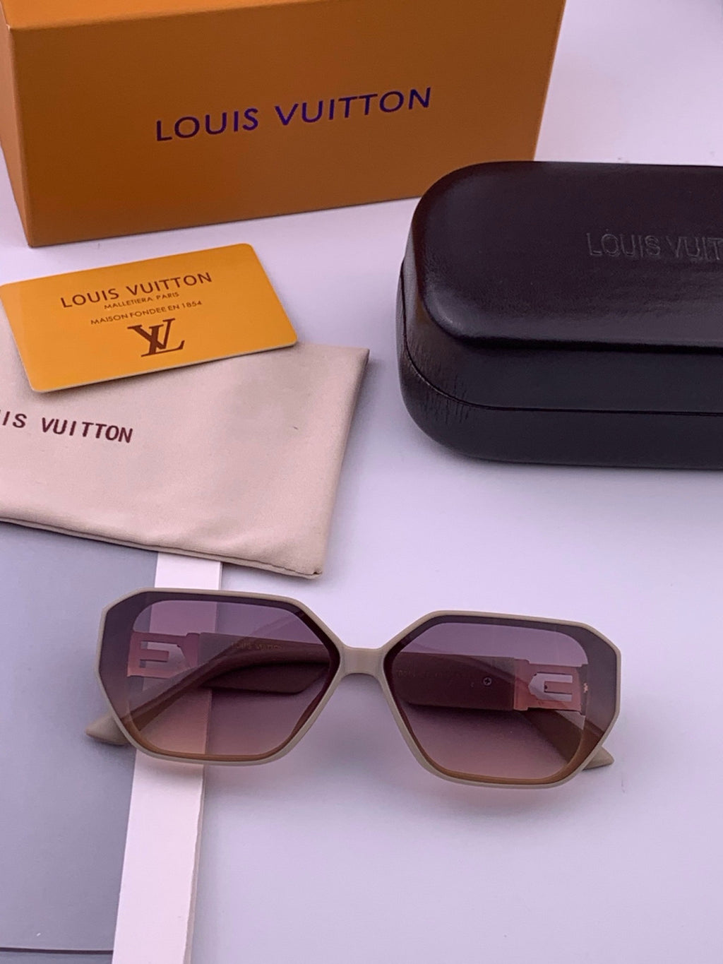 Louis Vuitton L17001 Square Purple Lens Sunglasses for Women - 398119 - detail image 7
