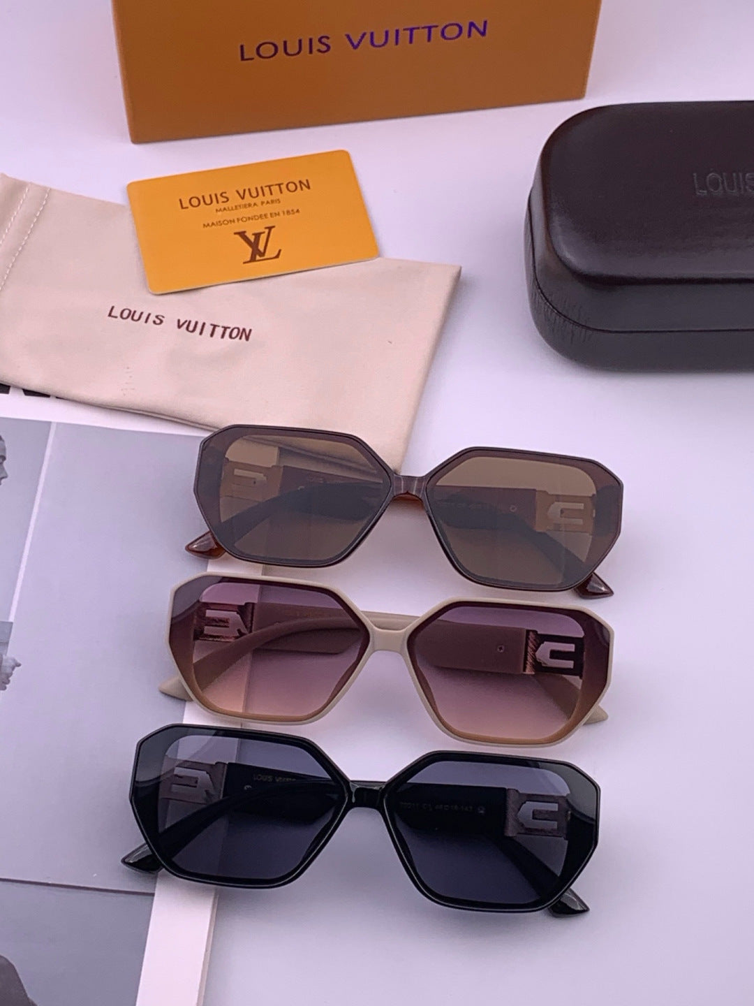 Louis Vuitton L17001 Square Purple Lens Sunglasses for Women - 398119 - detail image 8