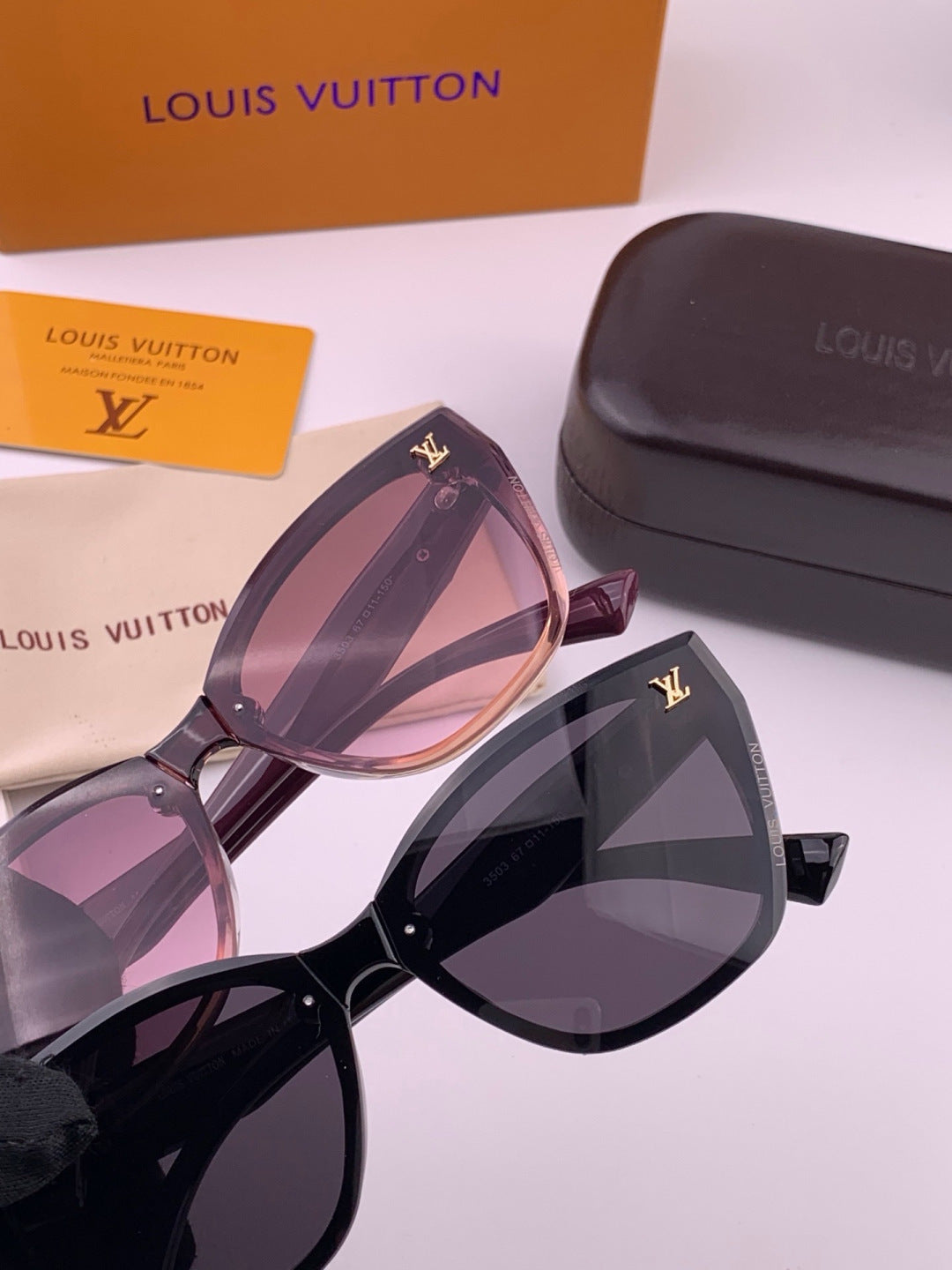 Louis Vuitton L17001 Square Gold Lens Sunglasses for Women - 398120 - detail image 4