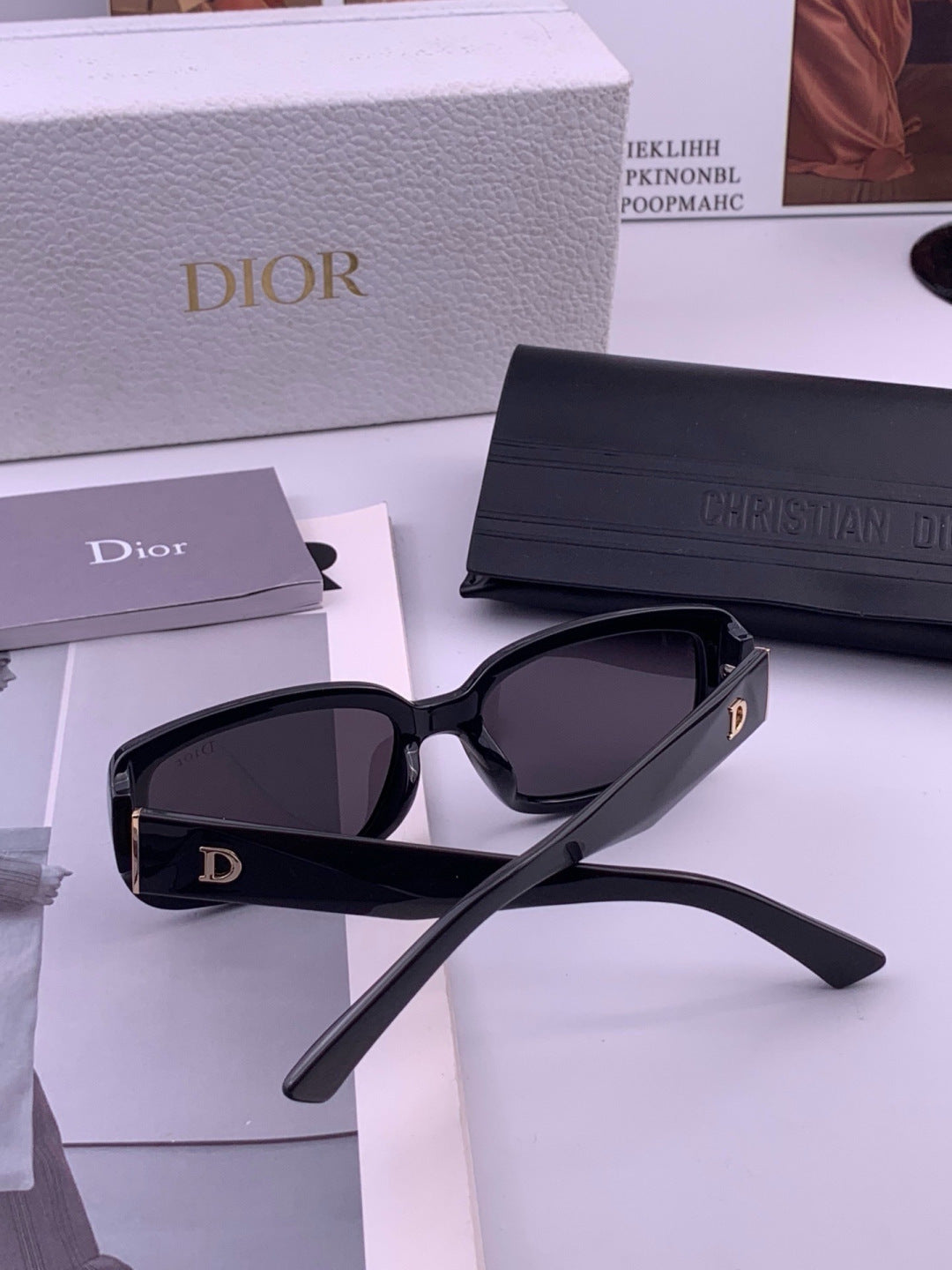 Dior D2111 Polarized Square Brown Lens Sunglasses for Men & Women - detail image 4