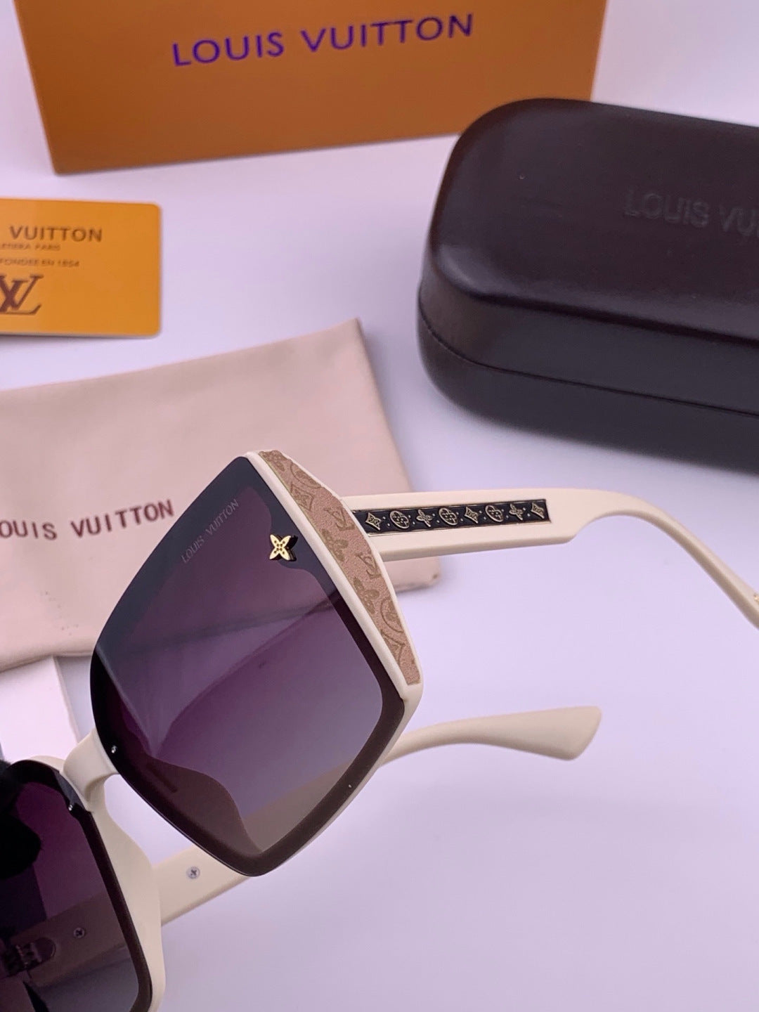 Louis Vuitton Fashion Gold Lens Sunglasses for Men & Women - 414867 - detail image 3