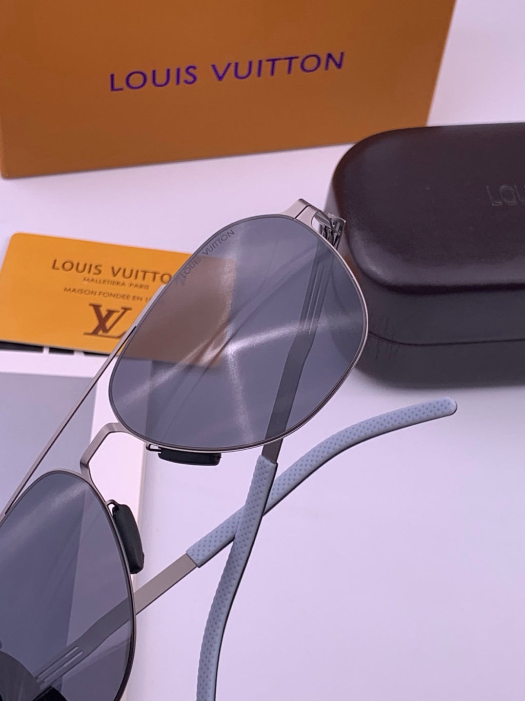 Louis Vuitton L18 Fashion Gold Lens Sunglasses for Men & Women - 414859 - detail image 4