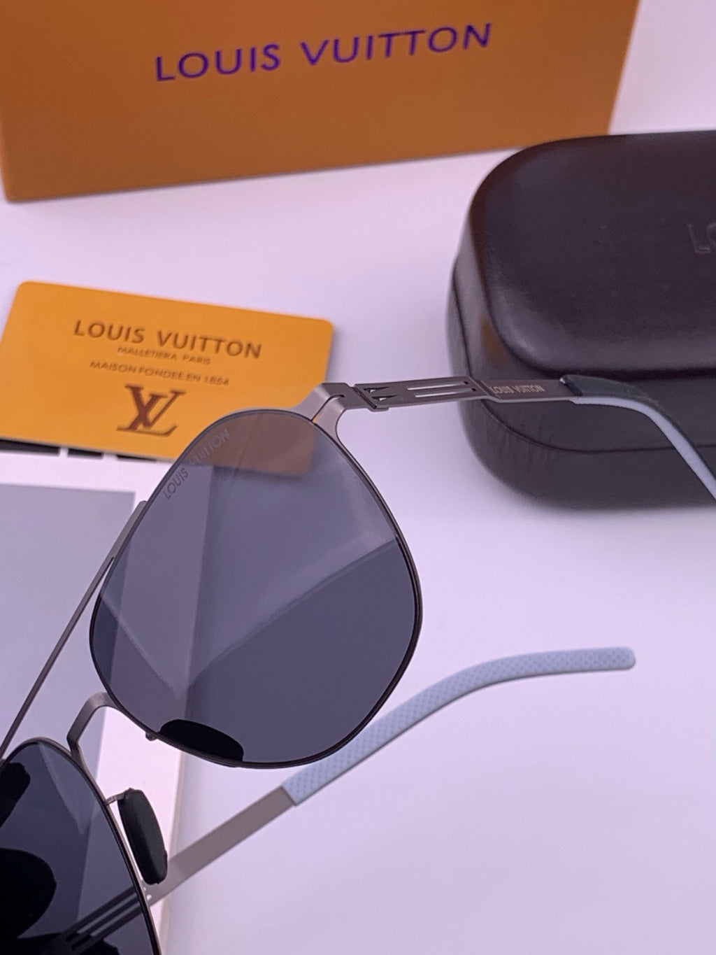 Louis Vuitton L18 Fashion Gold Lens Sunglasses for Men & Women - 414859 - detail image 3