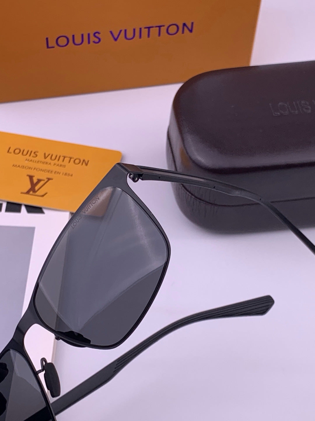 Louis Vuitton L216 Fashion Gold Lens Sunglasses for Men & Women - 414862 - detail image 3