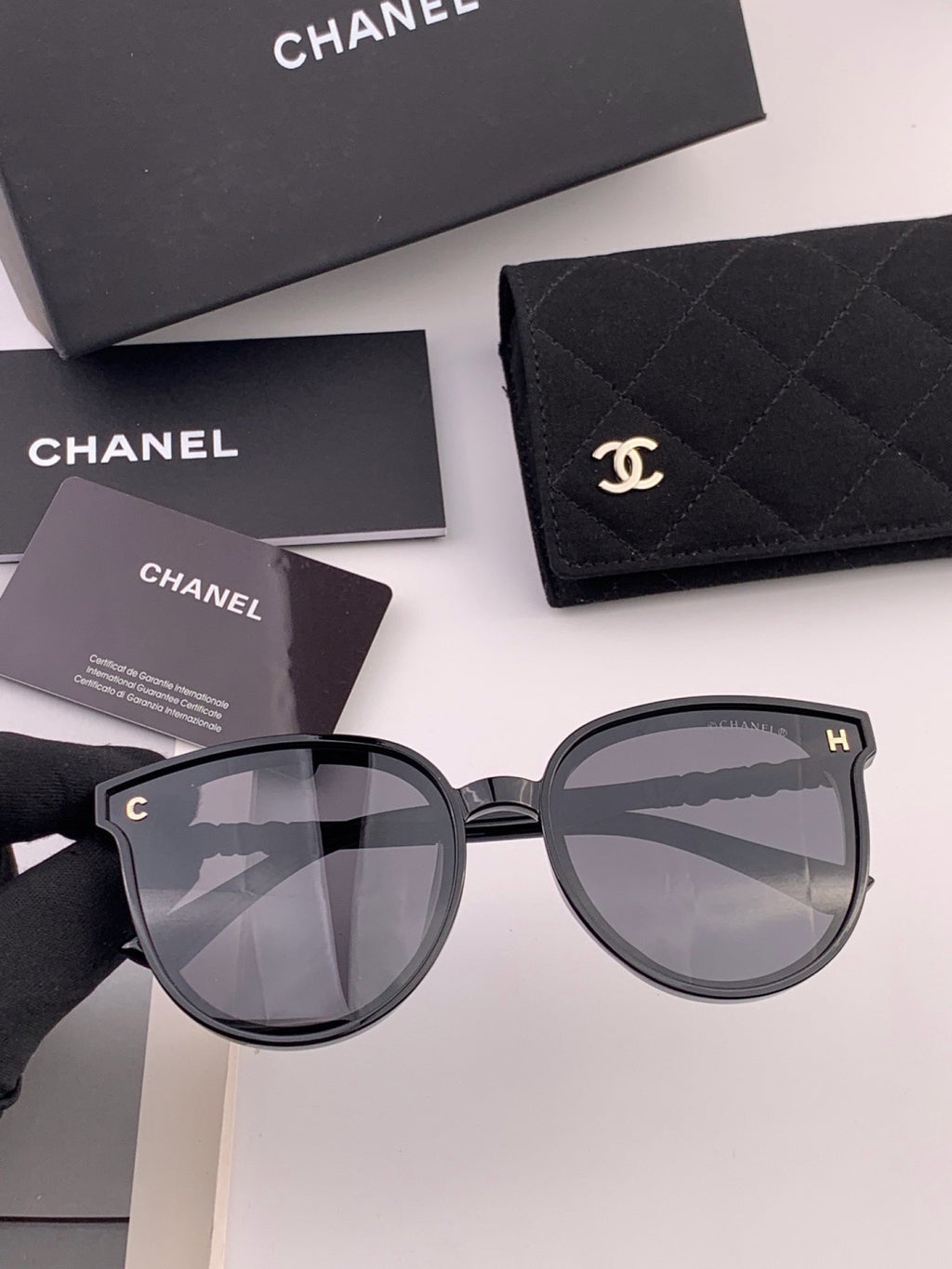 Chanel CH7788 Polarized Oversized Pink Lens Sunglasses for Men & Women - detail image 2