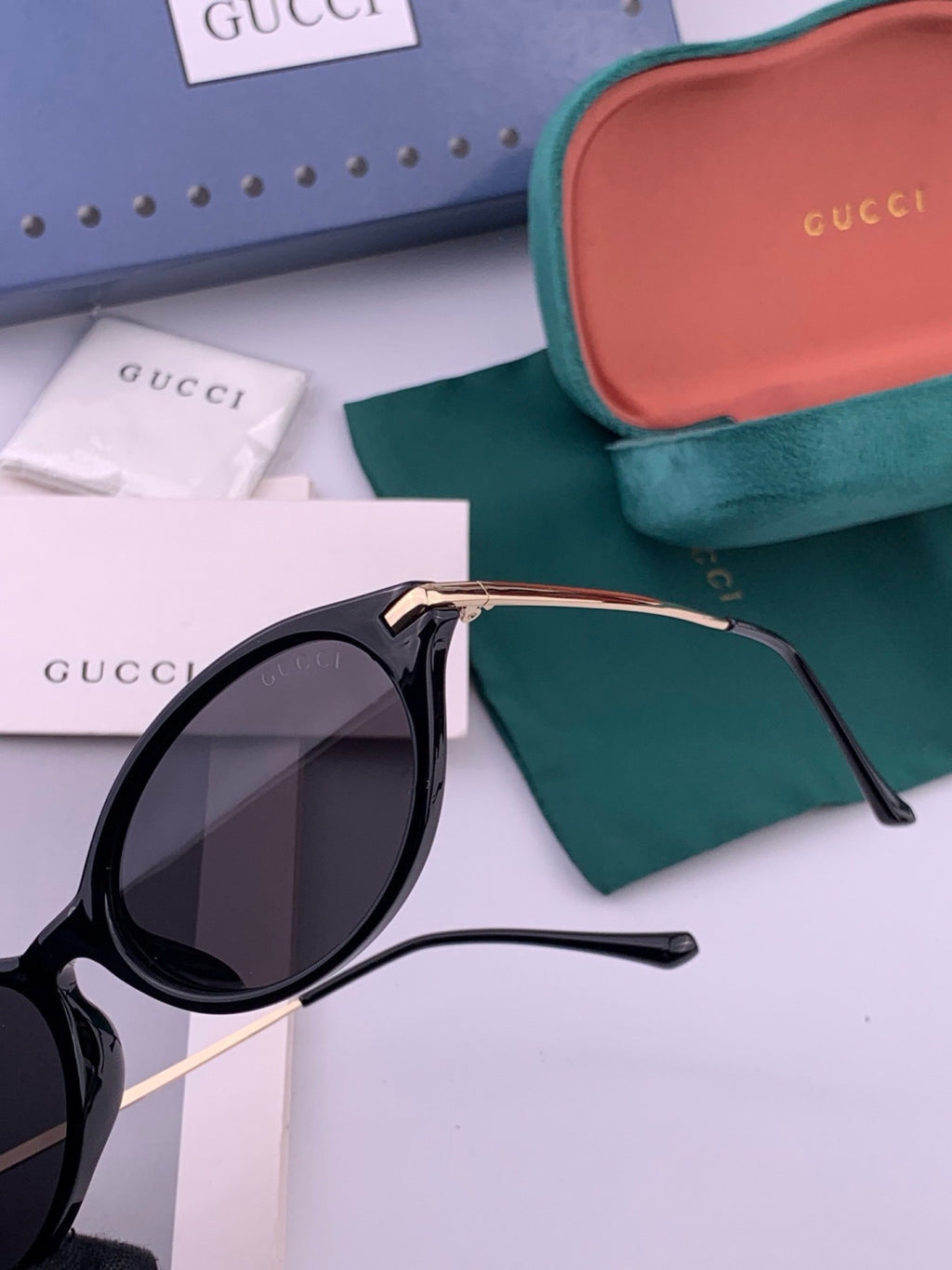 Gucci G0821 Polarized Fashion Pink Lens Sunglasses for Women - detail image 3