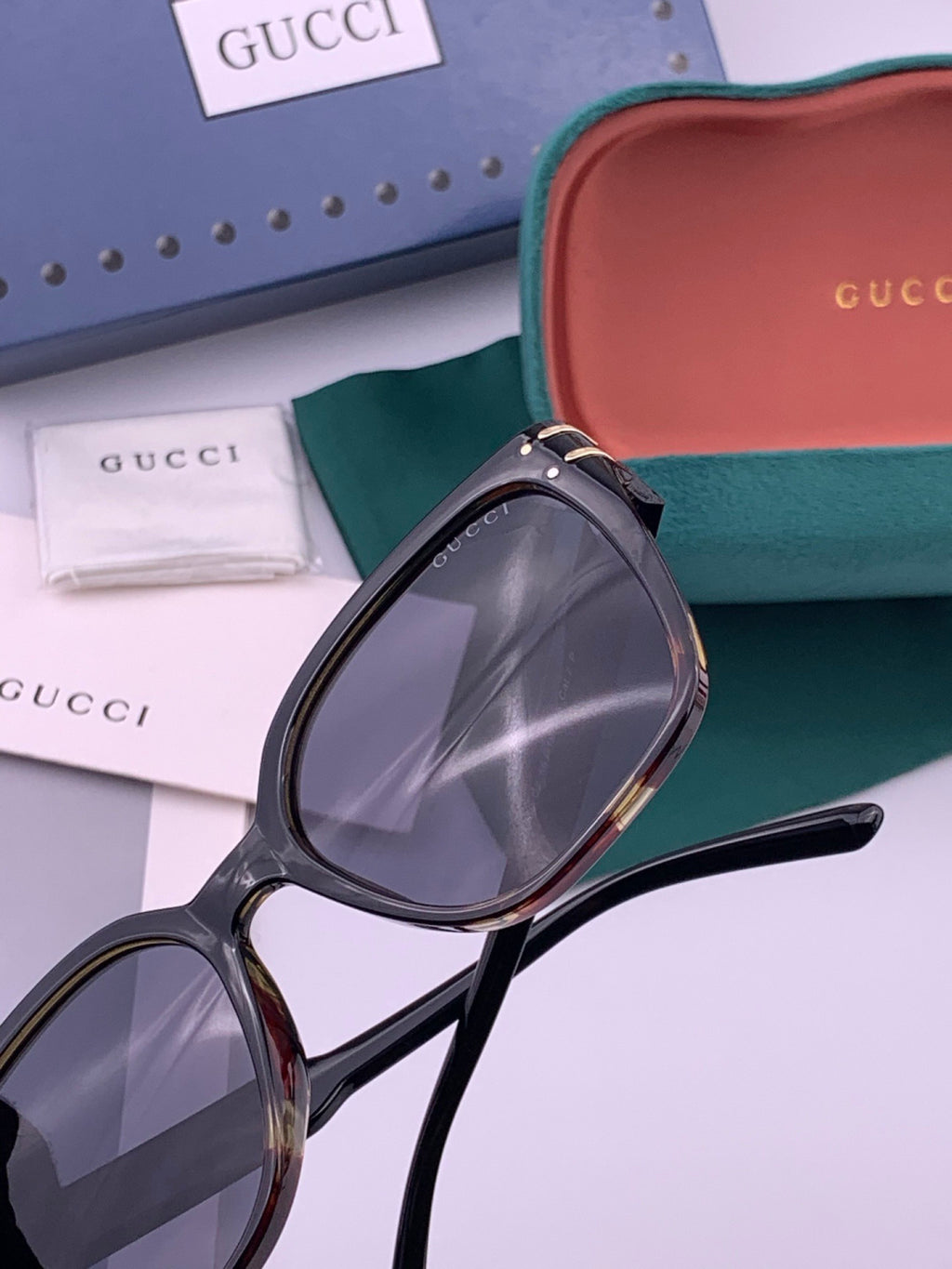 Gucci G0756 Polarized Square Black Lens Sunglasses for Men & Women - detail image 4