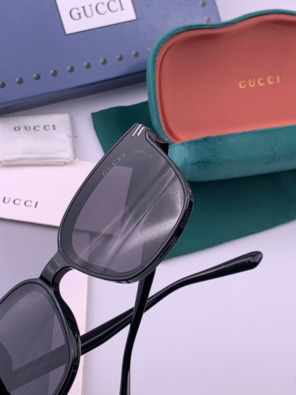 Gucci G07711 Round Black Lens Sunglasses for Men & Women - detail image 4