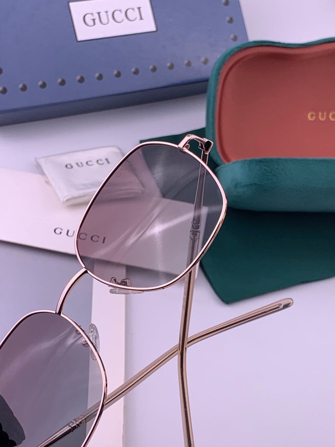 Gucci G55813 Fashion Black Lens Sunglasses for Men & Women - 415140 - detail image 3