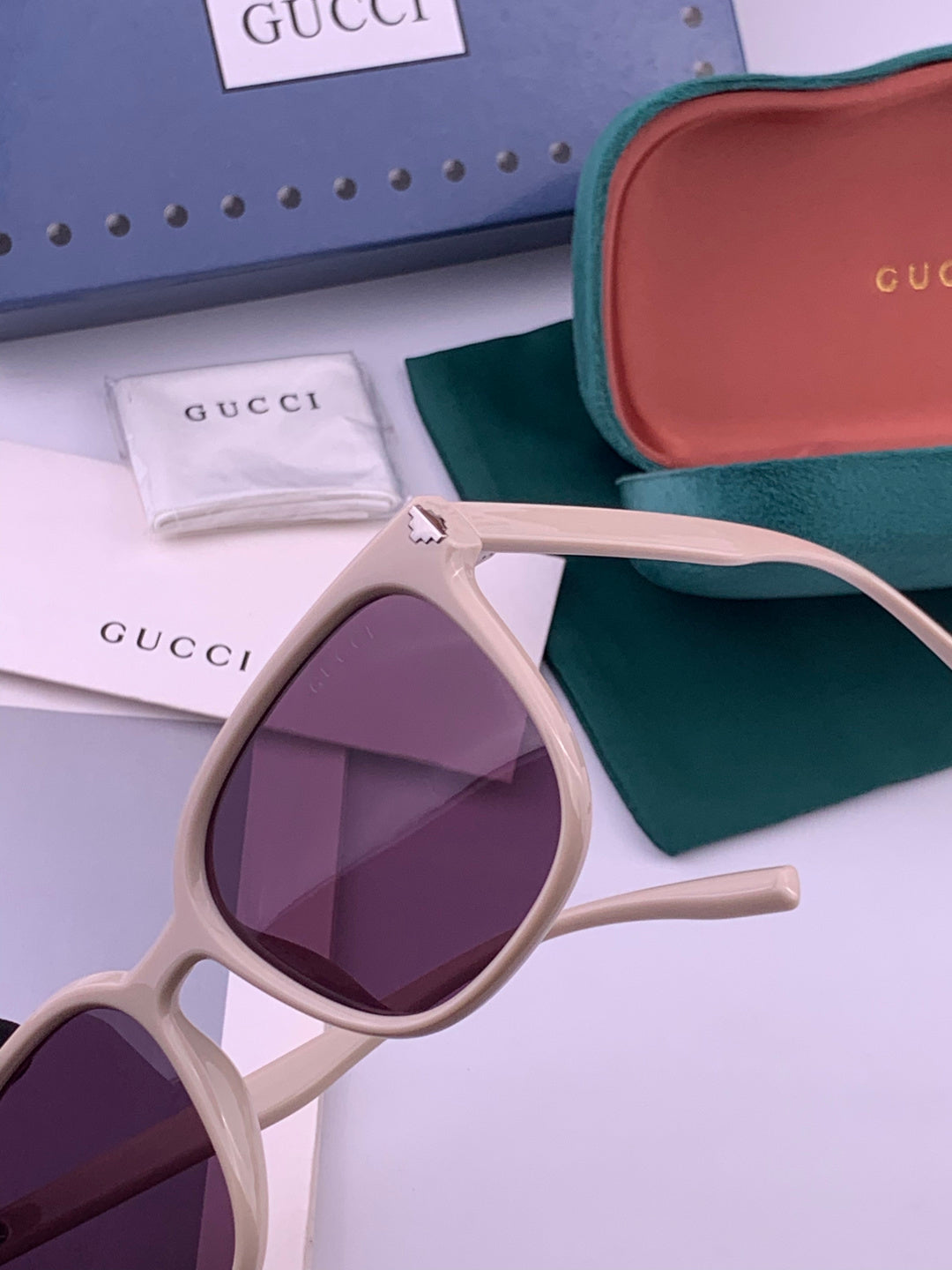 Gucci G55813 Fashion Black Lens Sunglasses for Men & Women - detail image 3