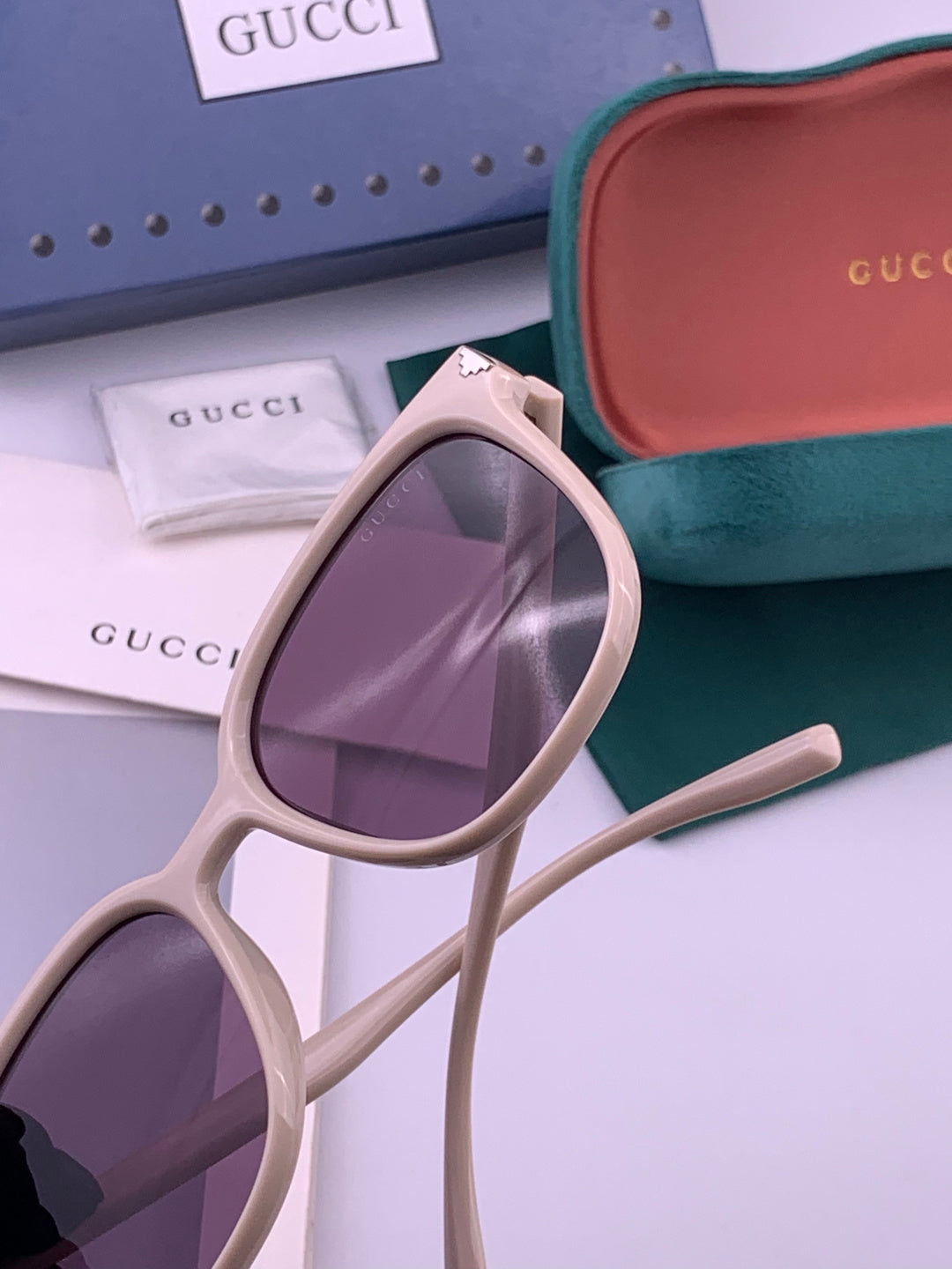 Gucci G55813 Fashion Black Lens Sunglasses for Men & Women - detail image 4