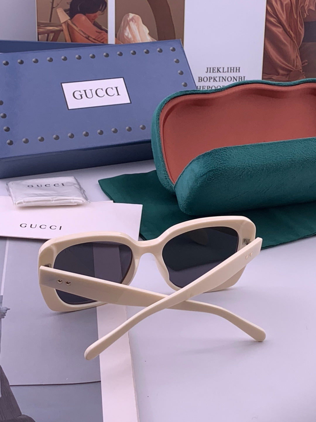 Gucci G1386 Round Gold Lens Sunglasses for Men & Women - detail image 4