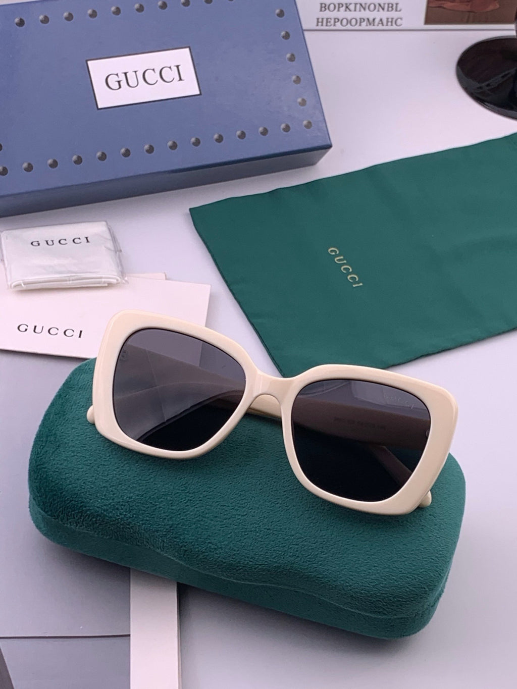 Gucci G1386 Round Gold Lens Sunglasses for Men & Women - detail image 7