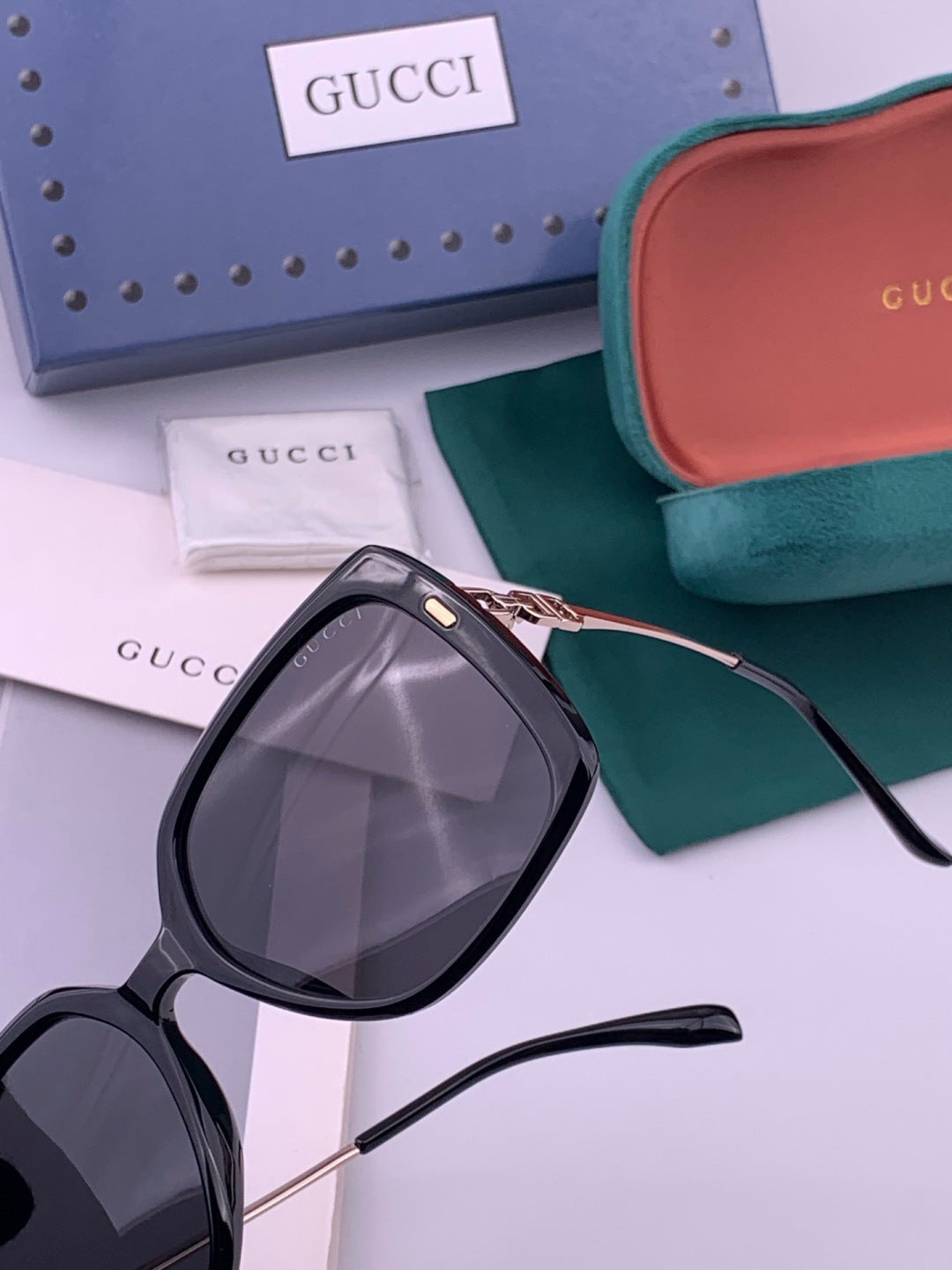 Gucci G9750 Polarized Square Red Lens Sunglasses for Women - detail image 3
