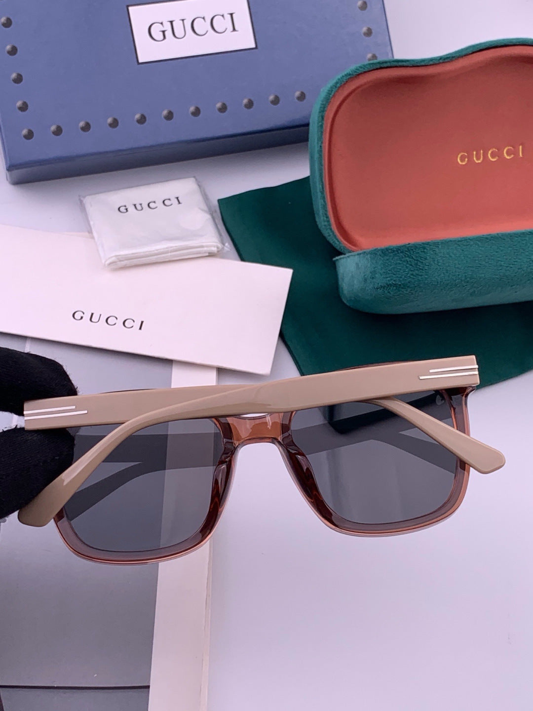 Gucci G07711 Round Gold Lens Sunglasses for Men & Women - detail image 3