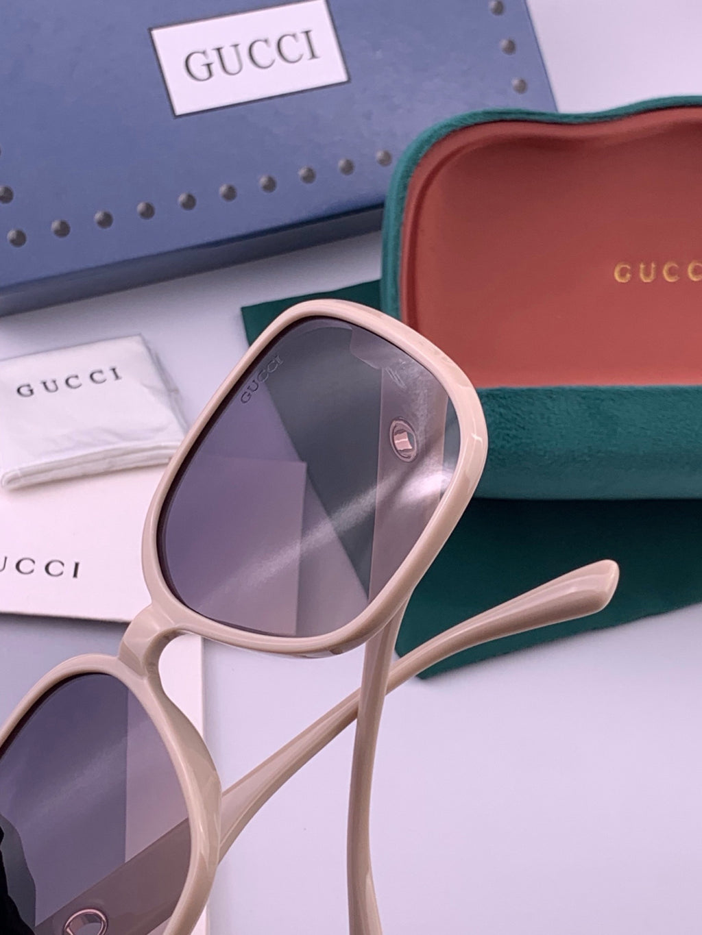 Gucci G0388 Round Red Lens Sunglasses for Men & Women - 415029 - detail image 4