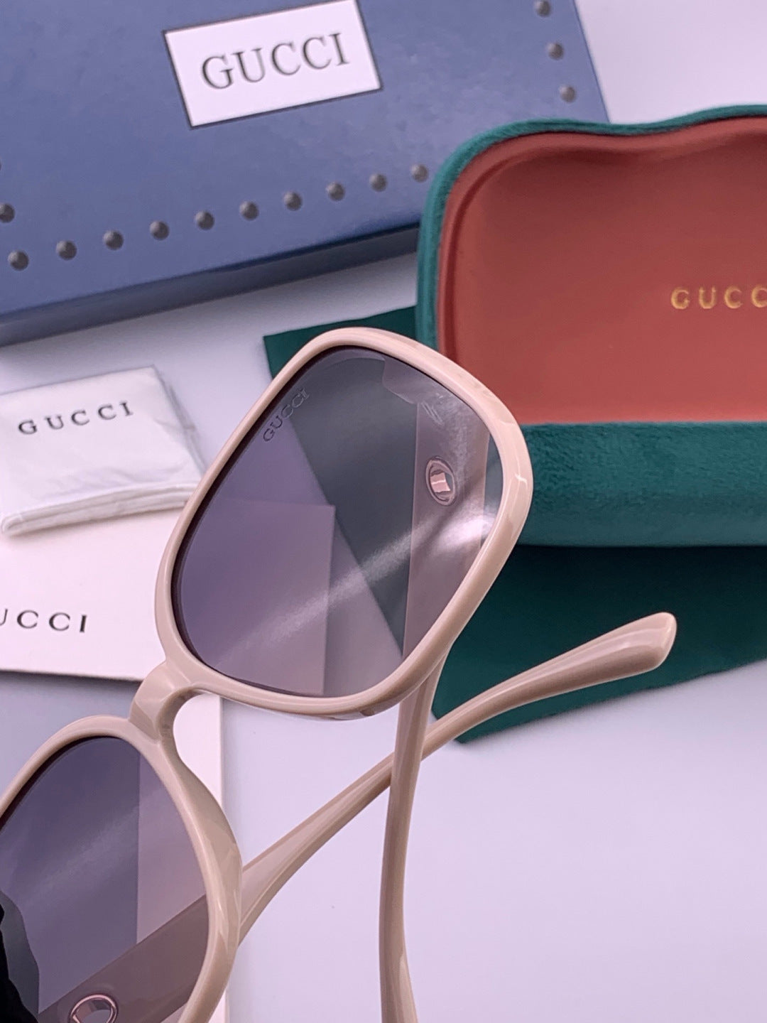 Gucci G0388 Round Red Lens Sunglasses for Men & Women - 415029 - detail image 4