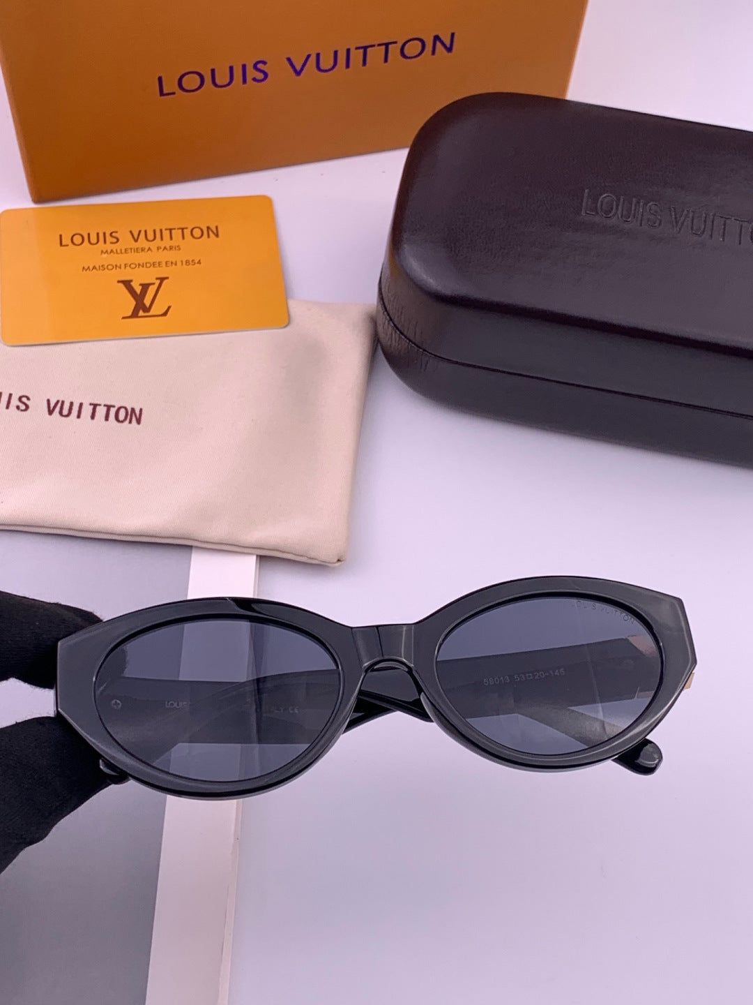 Louis Vuitton L15803 Square Black Lens Sunglasses for Women - 414842