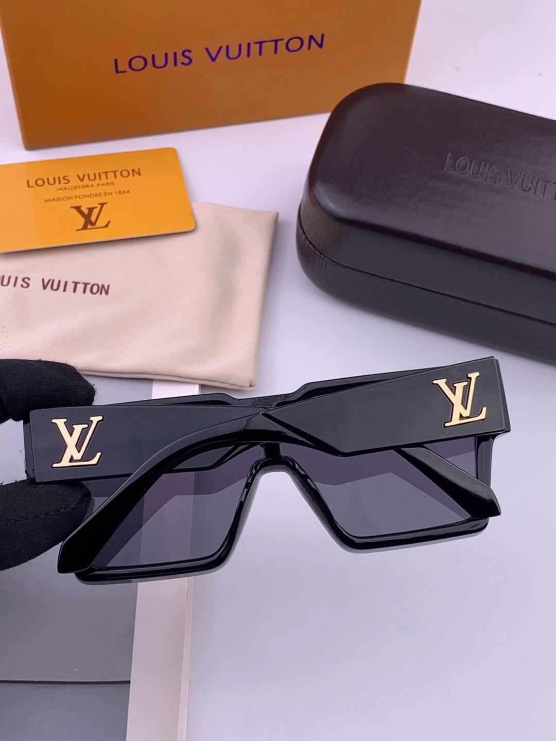 Louis Vuitton L7600 Square Black Lens Sunglasses for Women - 414844 - detail image 4