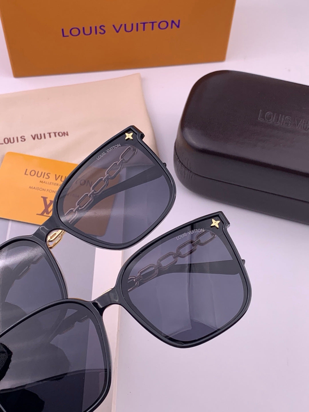 Louis Vuitton L8233 Oversized Gold Lens Sunglasses for Men & Women - 414848 - detail image 4