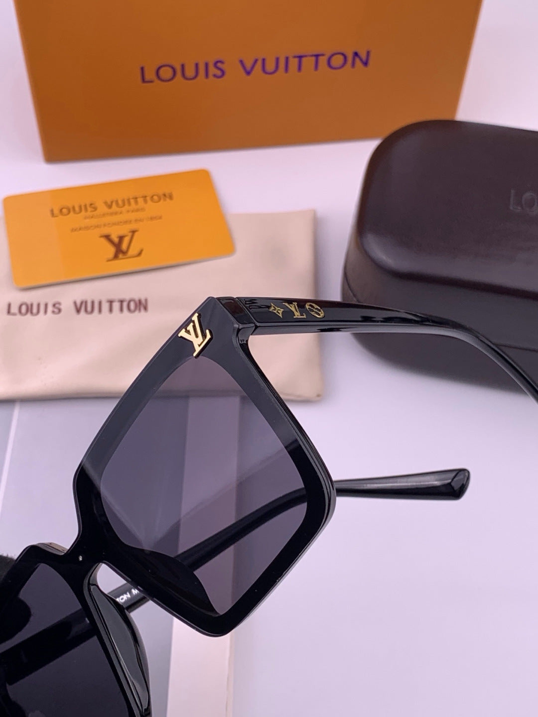 Louis Vuitton L6006 Oversized Black Lens Sunglasses for Men & Women - 414825 - detail image 3