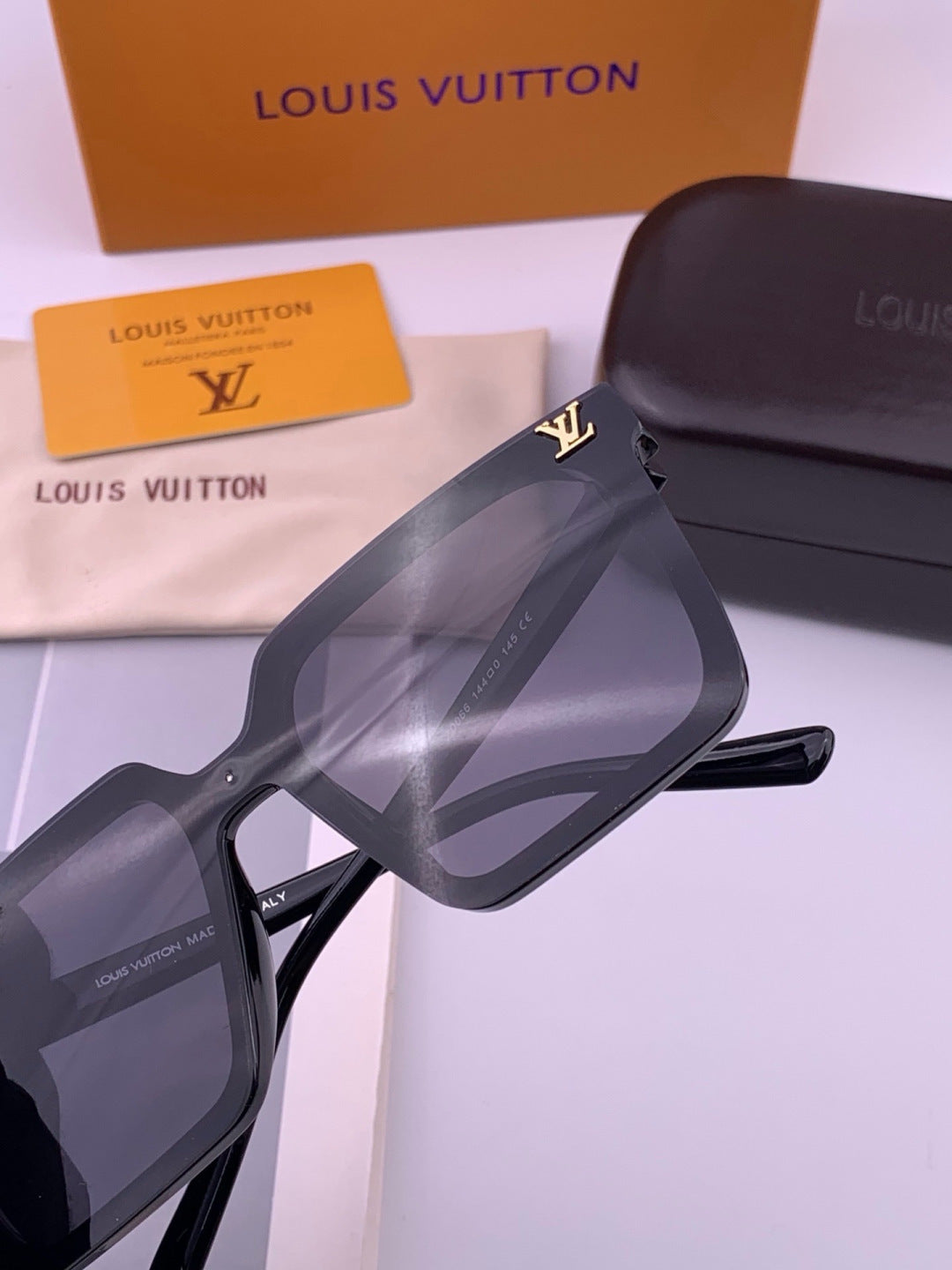 Louis Vuitton L6006 Oversized Black Lens Sunglasses for Men & Women - 414825 - detail image 6