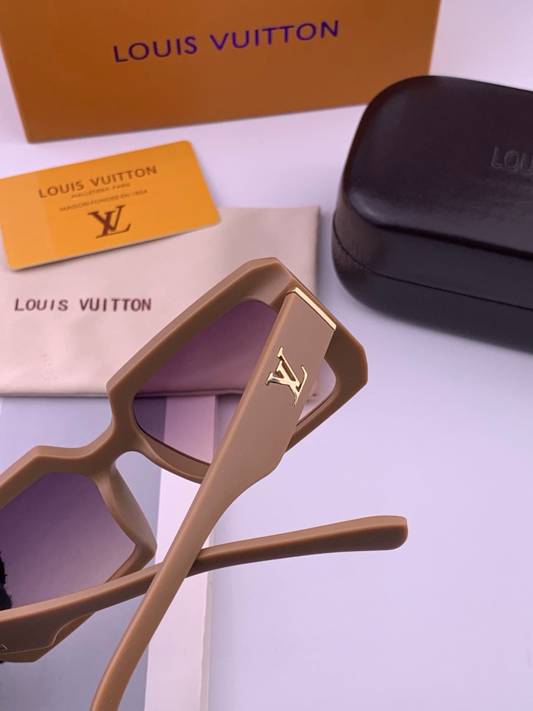 Louis Vuitton L37004 Oversized Red Lens Sunglasses for Men & Women - 414828 - detail image 5