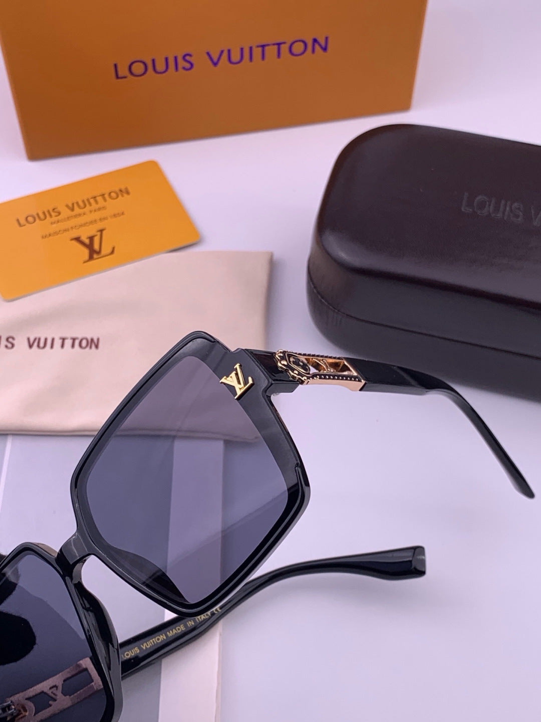 Louis Vuitton L77004 Oversized Blue Lens Sunglasses for Men & Women - 414834 - detail image 3