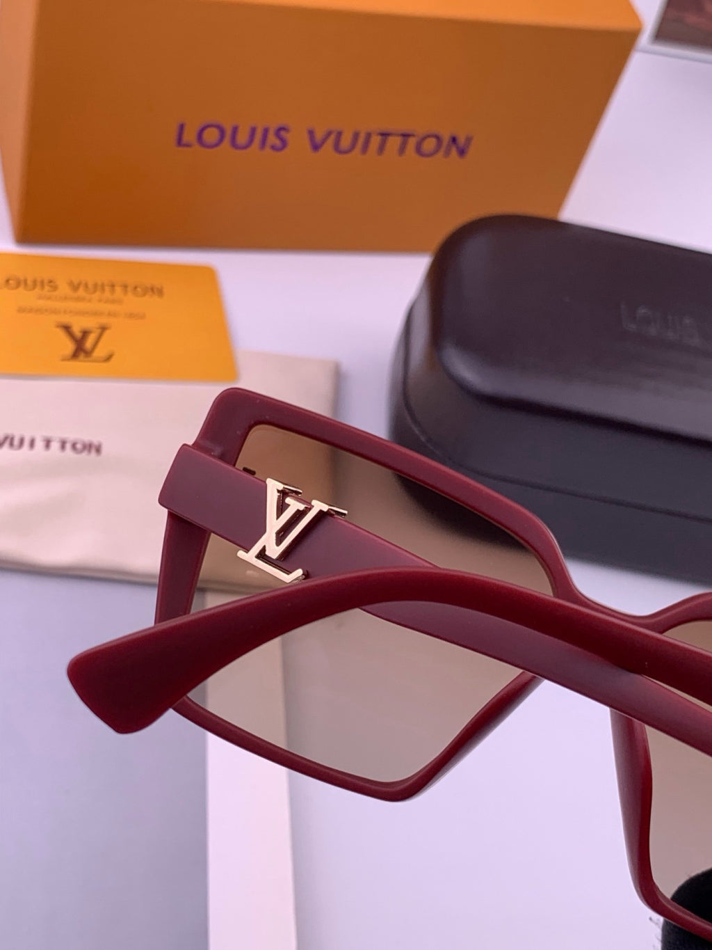 Louis Vuitton L57002 Oversized Purple Lens Sunglasses for Men & Women - 414836 - detail image 3