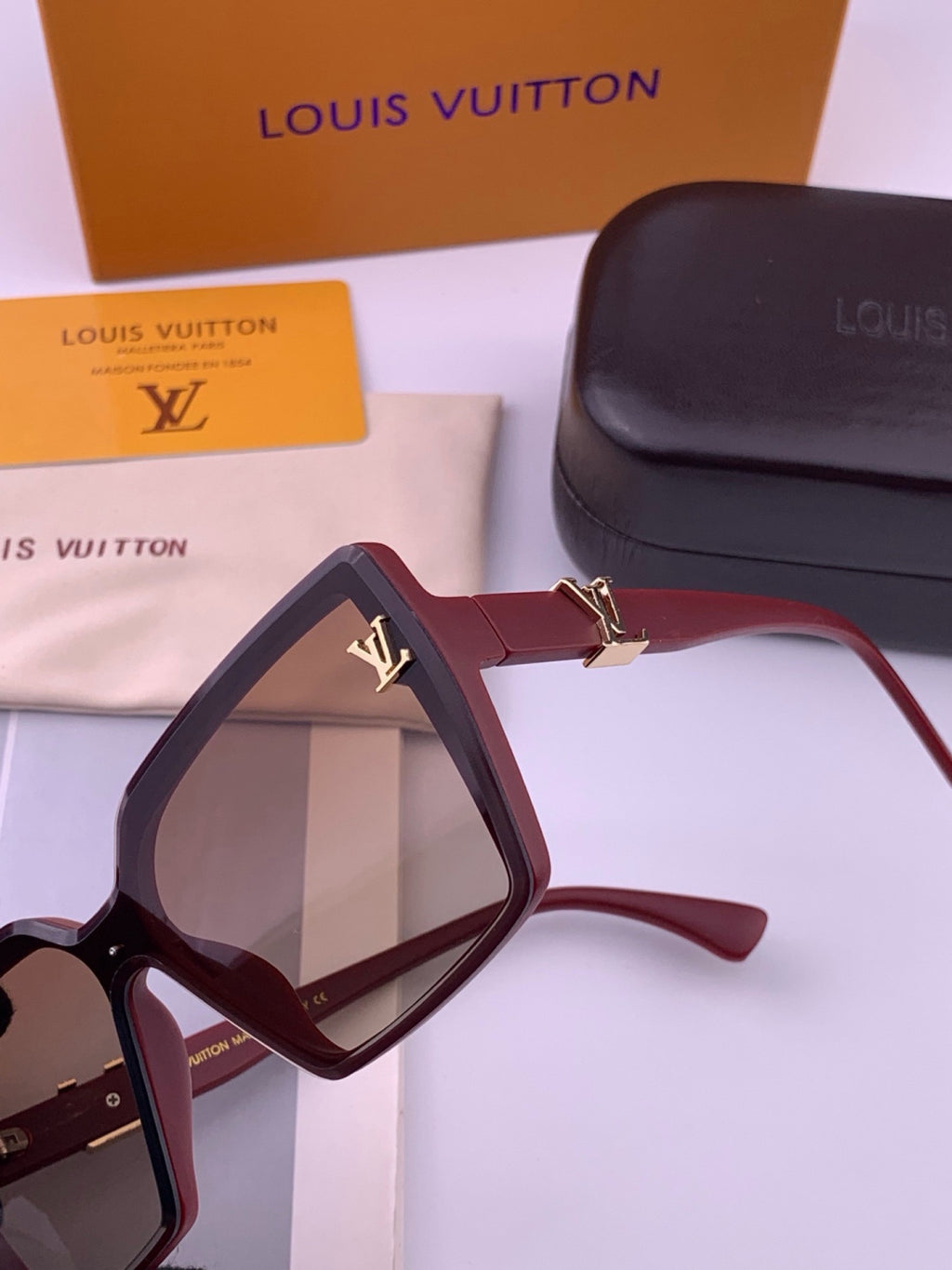 Louis Vuitton L57002 Oversized Purple Lens Sunglasses for Men & Women - 414836 - detail image 5
