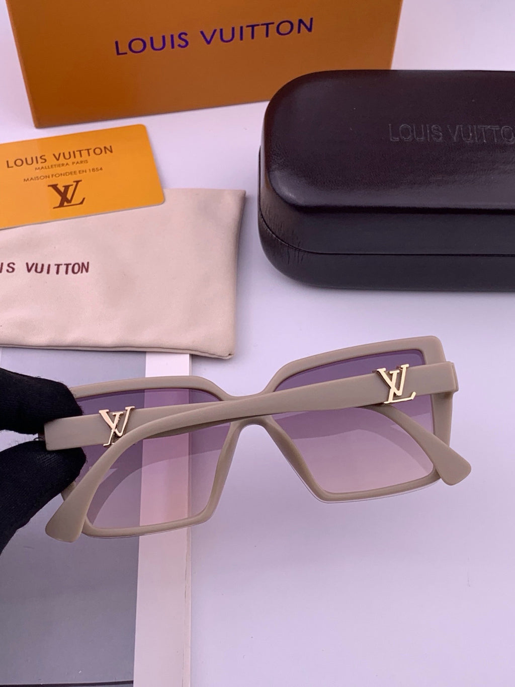 Louis Vuitton L57002 Oversized Purple Lens Sunglasses for Men & Women - 414838 - detail image 4