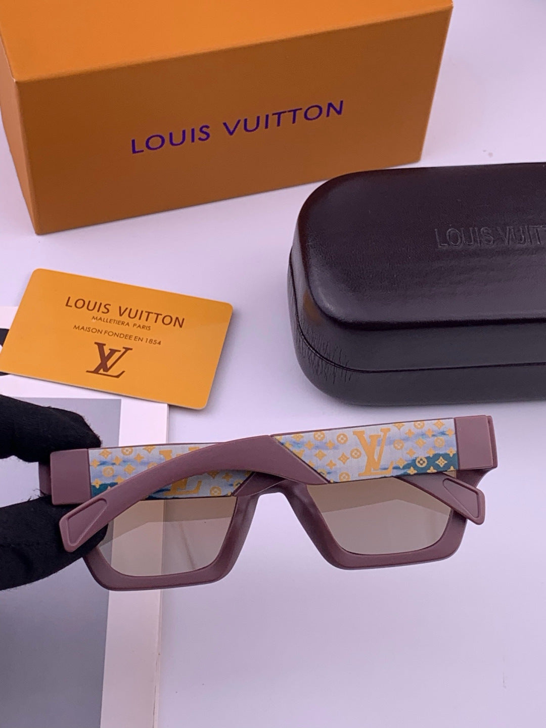 Louis Vuitton L37000 Oversized Brown Lens Sunglasses for Men & Women - 414815 - detail image 6