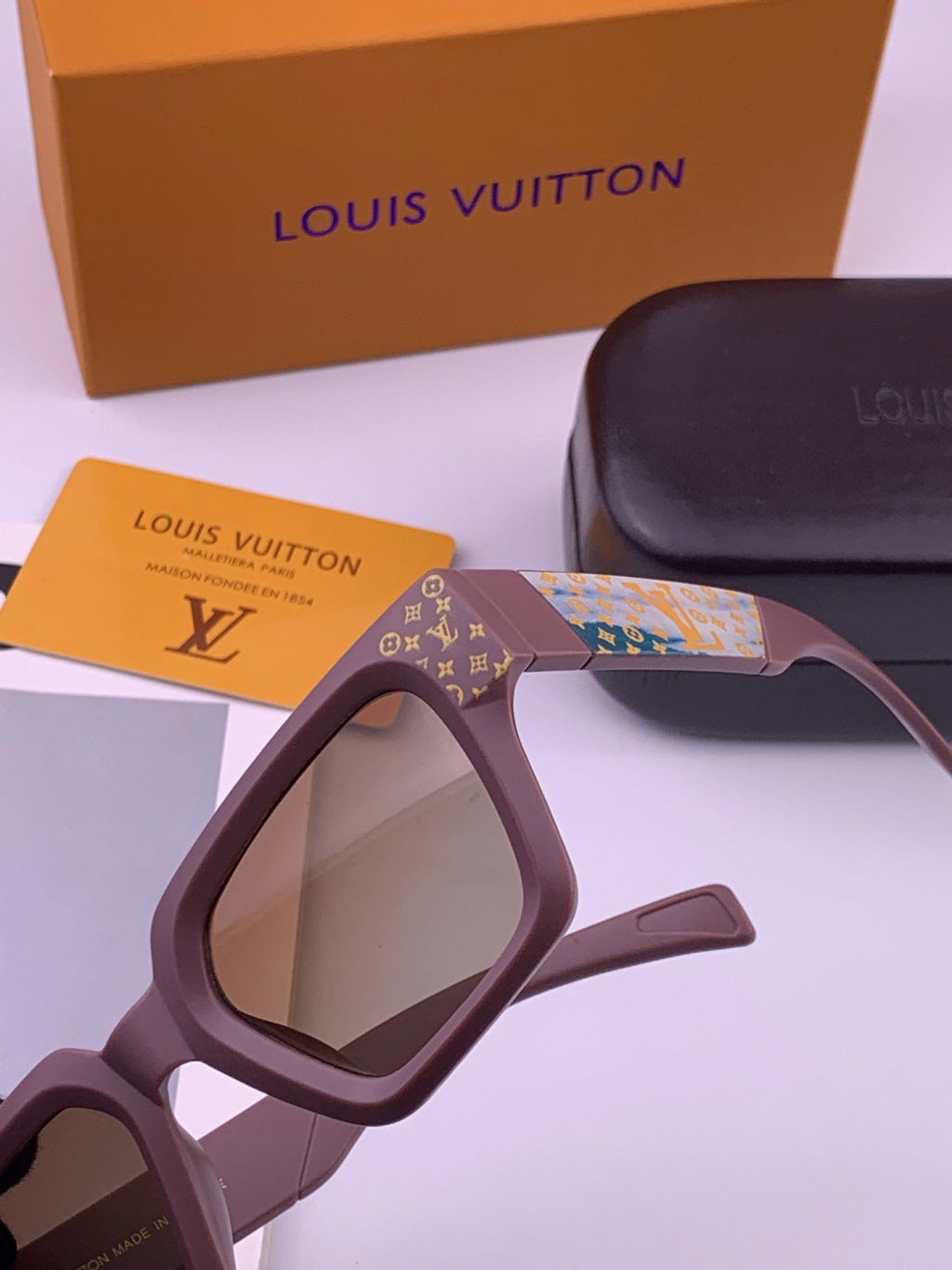Louis Vuitton L37000 Oversized Brown Lens Sunglasses for Men & Women - 414815 - detail image 4