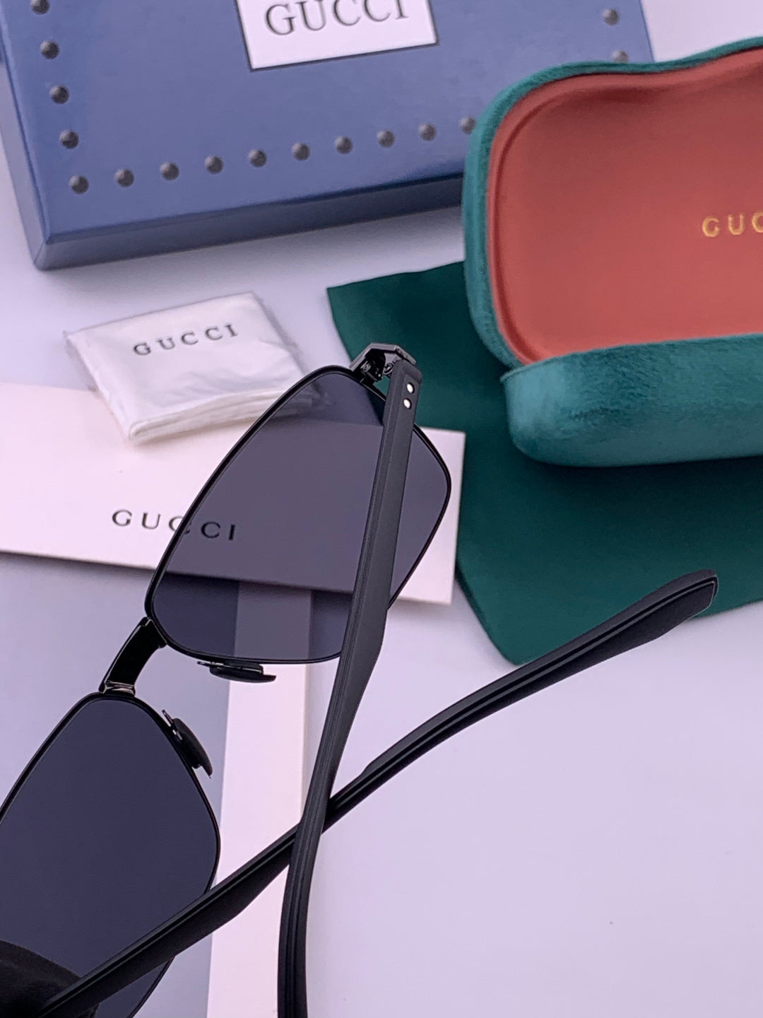 Gucci G7226 Polarized Aviator Gold Lens Sunglasses for Men - detail image 5