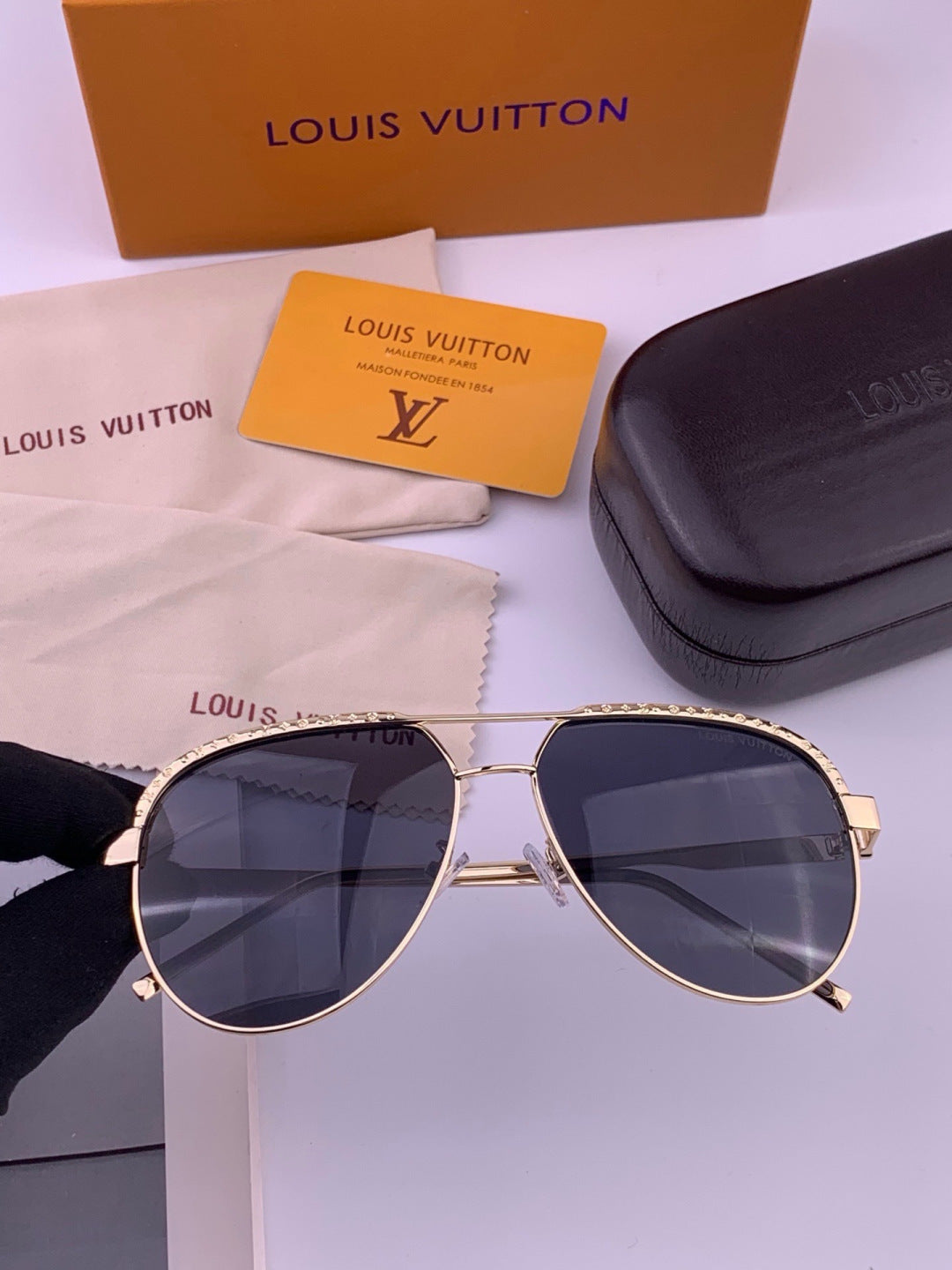 Louis Vuitton L01744 Aviator Black Lens Sunglasses for Men & Women - 431206 - detail image 2