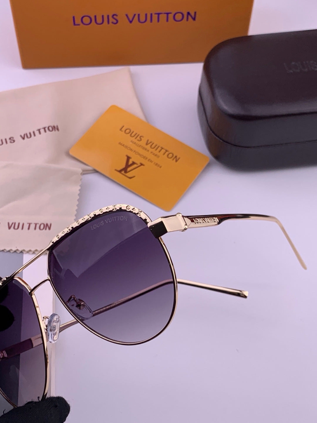 Louis Vuitton L01744 Aviator Black Lens Sunglasses for Men & Women - 431206 - detail image 6