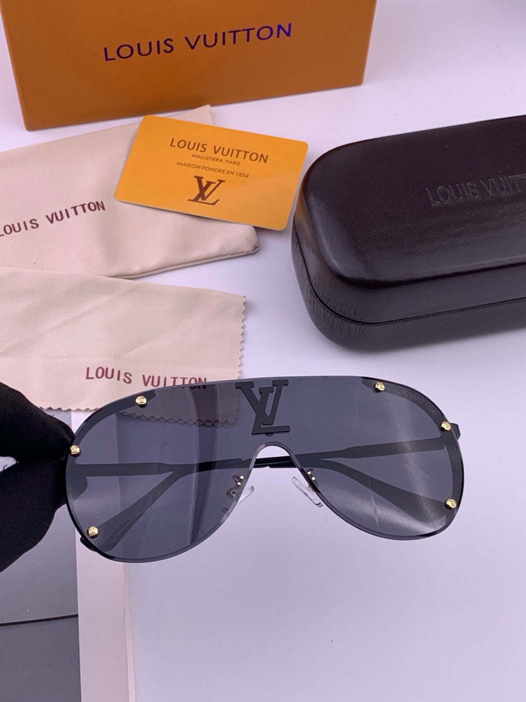 Louis Vuitton L81756 Aviator Black Lens Sunglasses for Men & Women - 431209