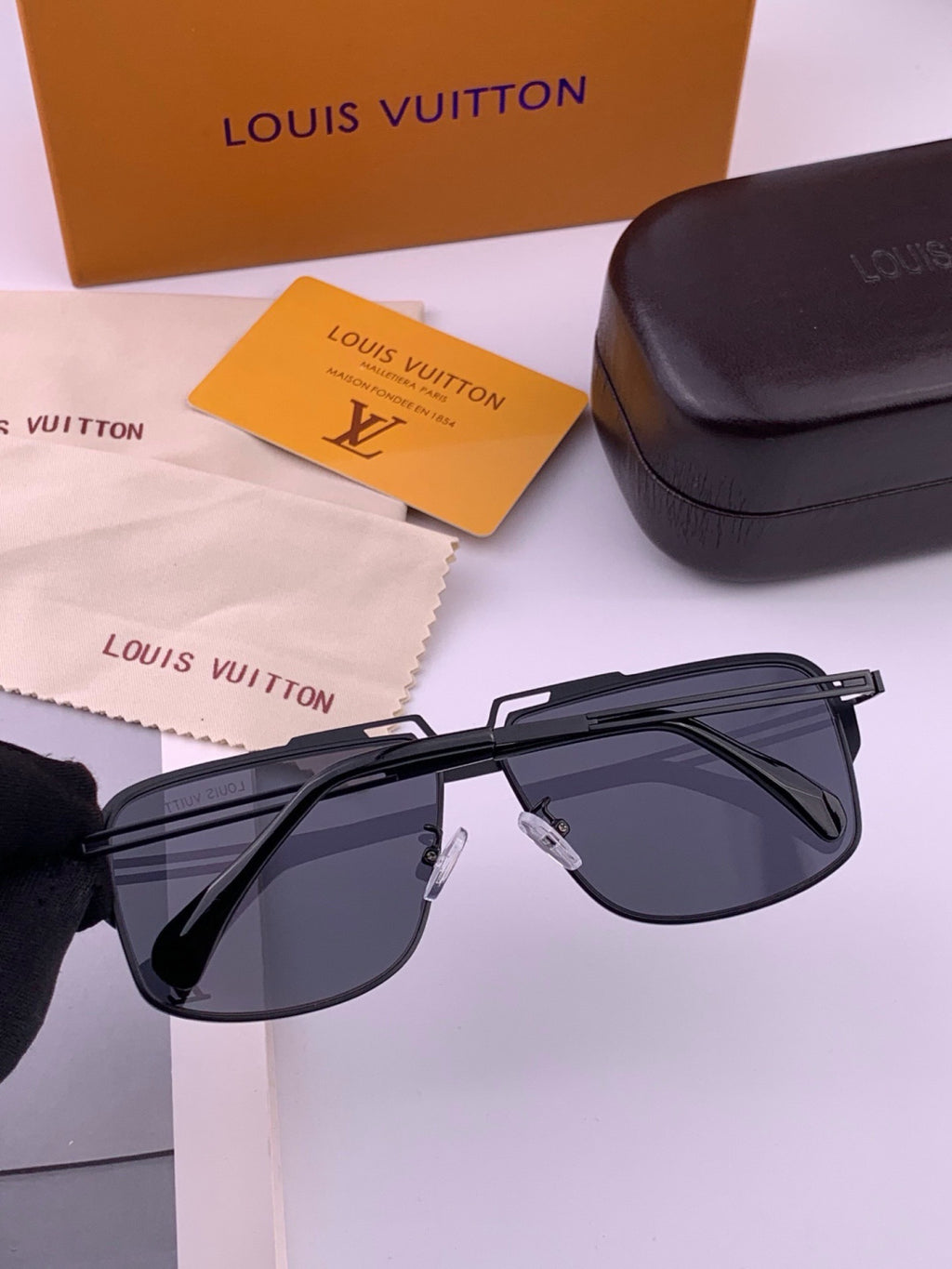 Louis Vuitton L91757 Aviator Black Lens Sunglasses for Men & Women - 431202 - detail image 5