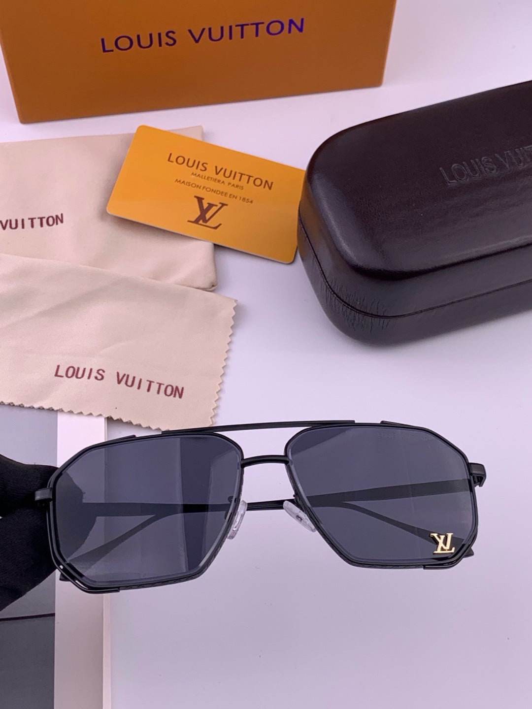 Louis Vuitton L31758 Aviator Black Lens Sunglasses for Men & Women - 431203 - detail image 2