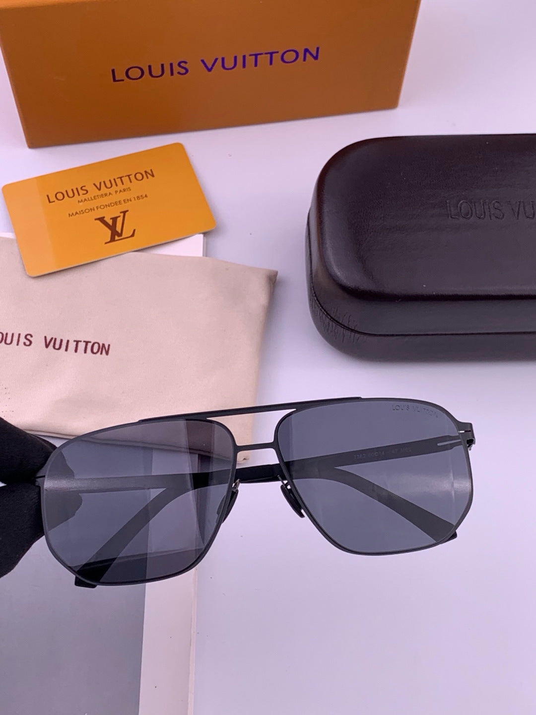 Louis Vuitton L2736 Fashion Gold Lens Sunglasses for Men & Women