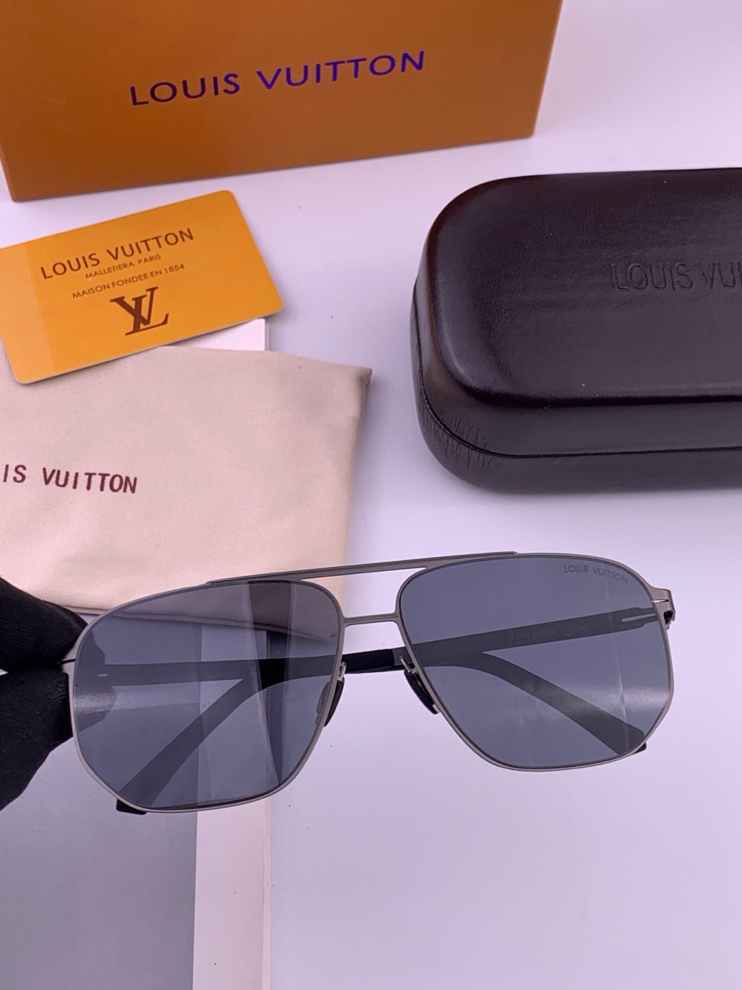 Louis Vuitton L2736 Fashion Gold Lens Sunglasses for Men & Women - detail image 2