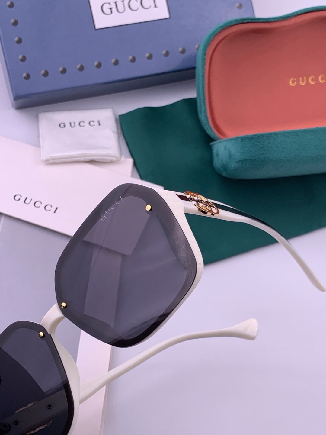 Gucci G0772 Polarized Square Gold Lens Sunglasses for Women - 431445 - detail image 3