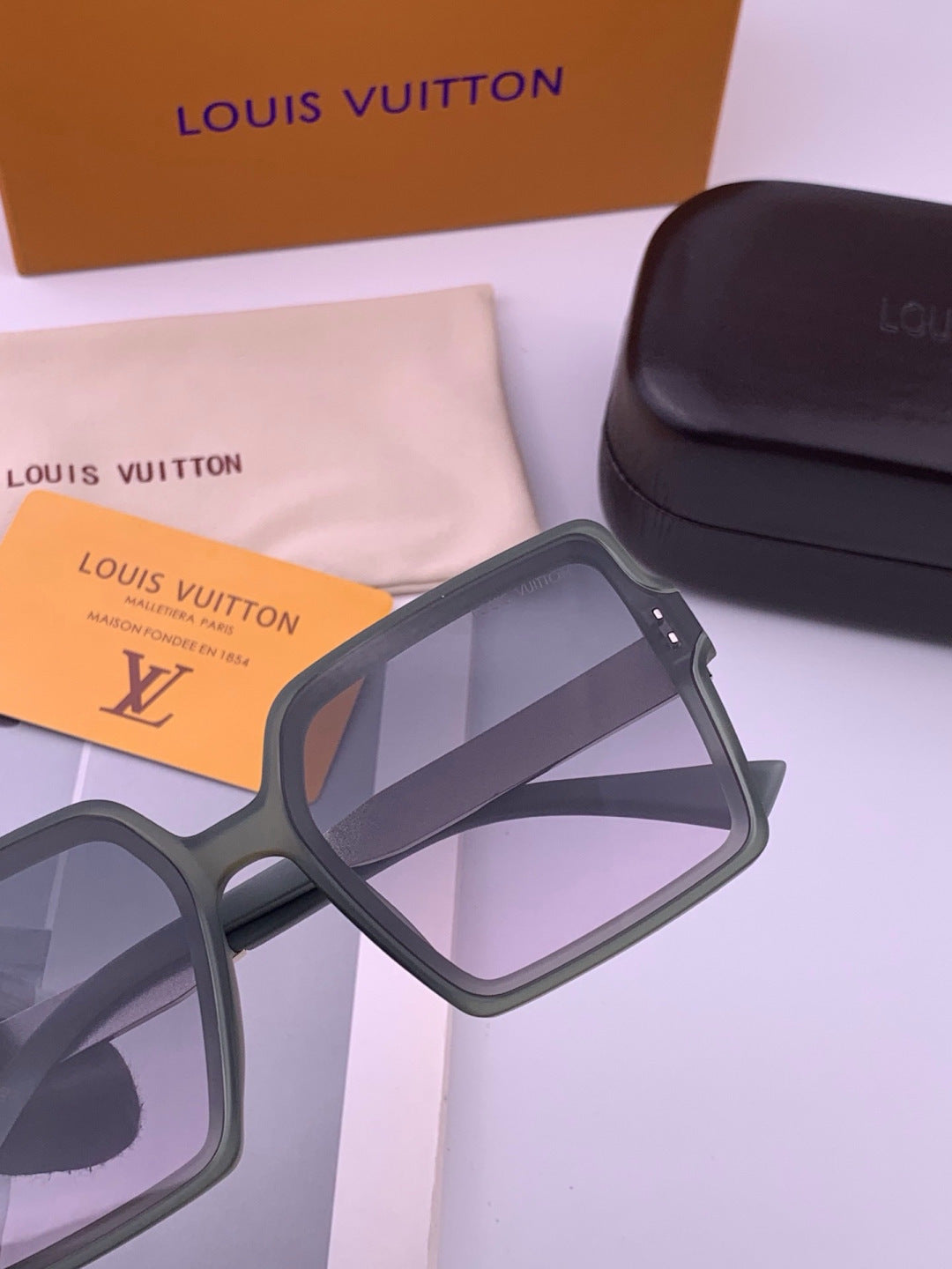 Louis Vuitton L1577 Polarized Square Gray Lens Sunglasses for Men & W - 431292 - detail image 4