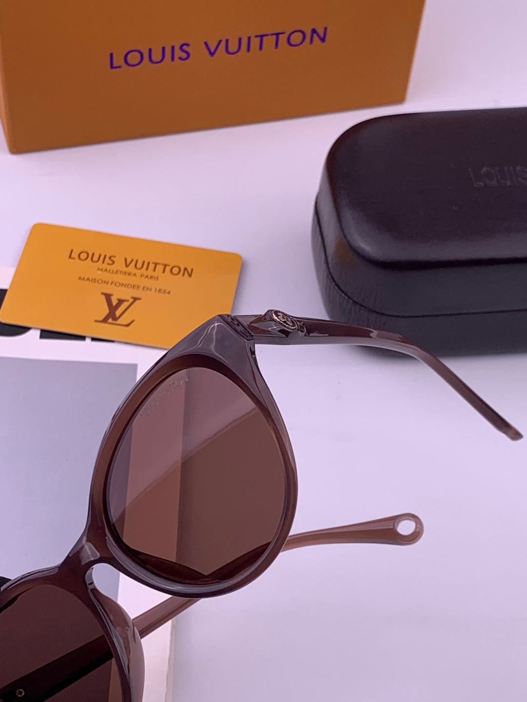 Louis Vuitton L6907 Fashion Black Lens Sunglasses for Men & Women - 431285 - detail image 4