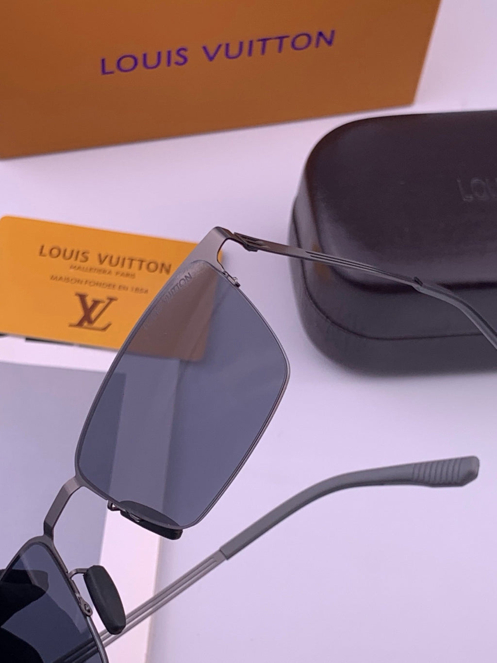 Louis Vuitton L510 Fashion Gold Lens Sunglasses for Men & Women - 431277 - detail image 3