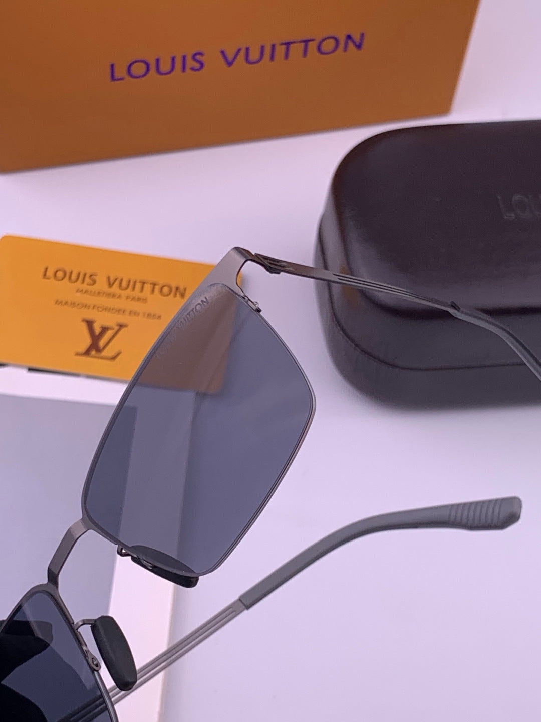 Louis Vuitton L510 Fashion Gold Lens Sunglasses for Men & Women - 431277 - detail image 3
