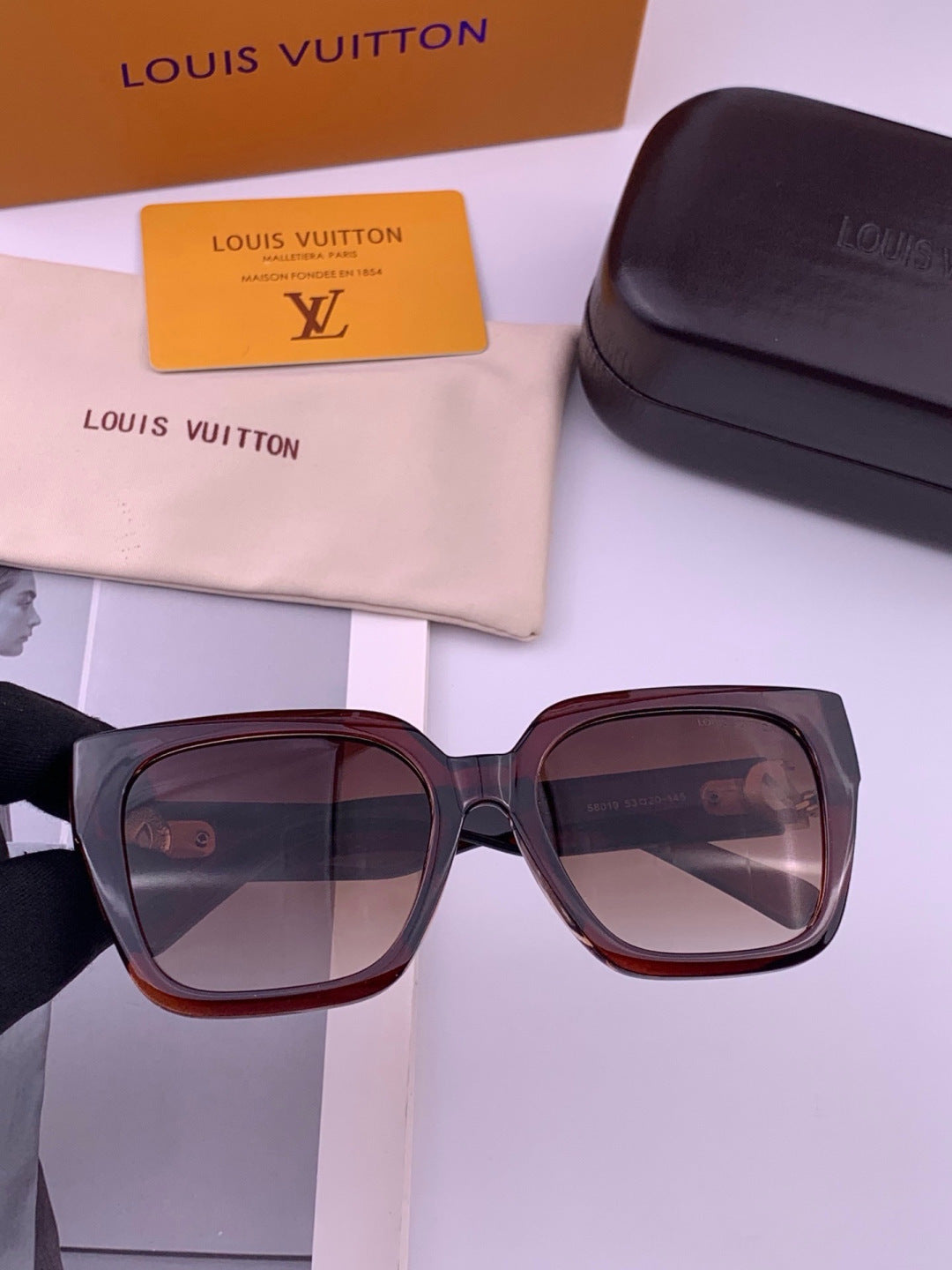 Louis Vuitton L95801 Square Gold Lens Sunglasses for Women - 431178