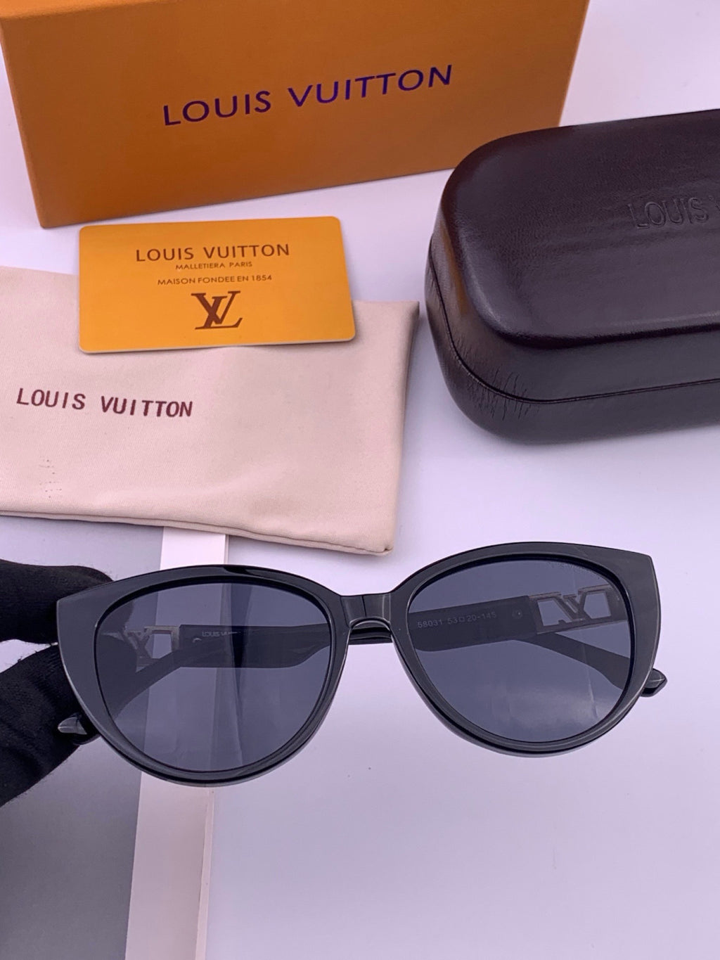 Louis Vuitton L15803 Square Black Lens Sunglasses for Women - 431179 - detail image 2
