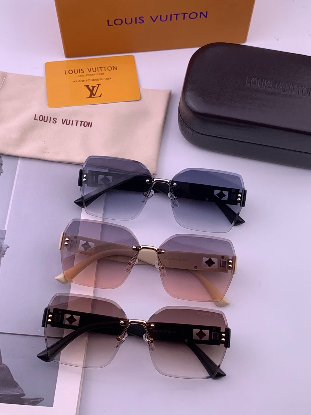 Louis Vuitton L9261 Square Black Lens Sunglasses for Men & Women - 431182 - detail image 7
